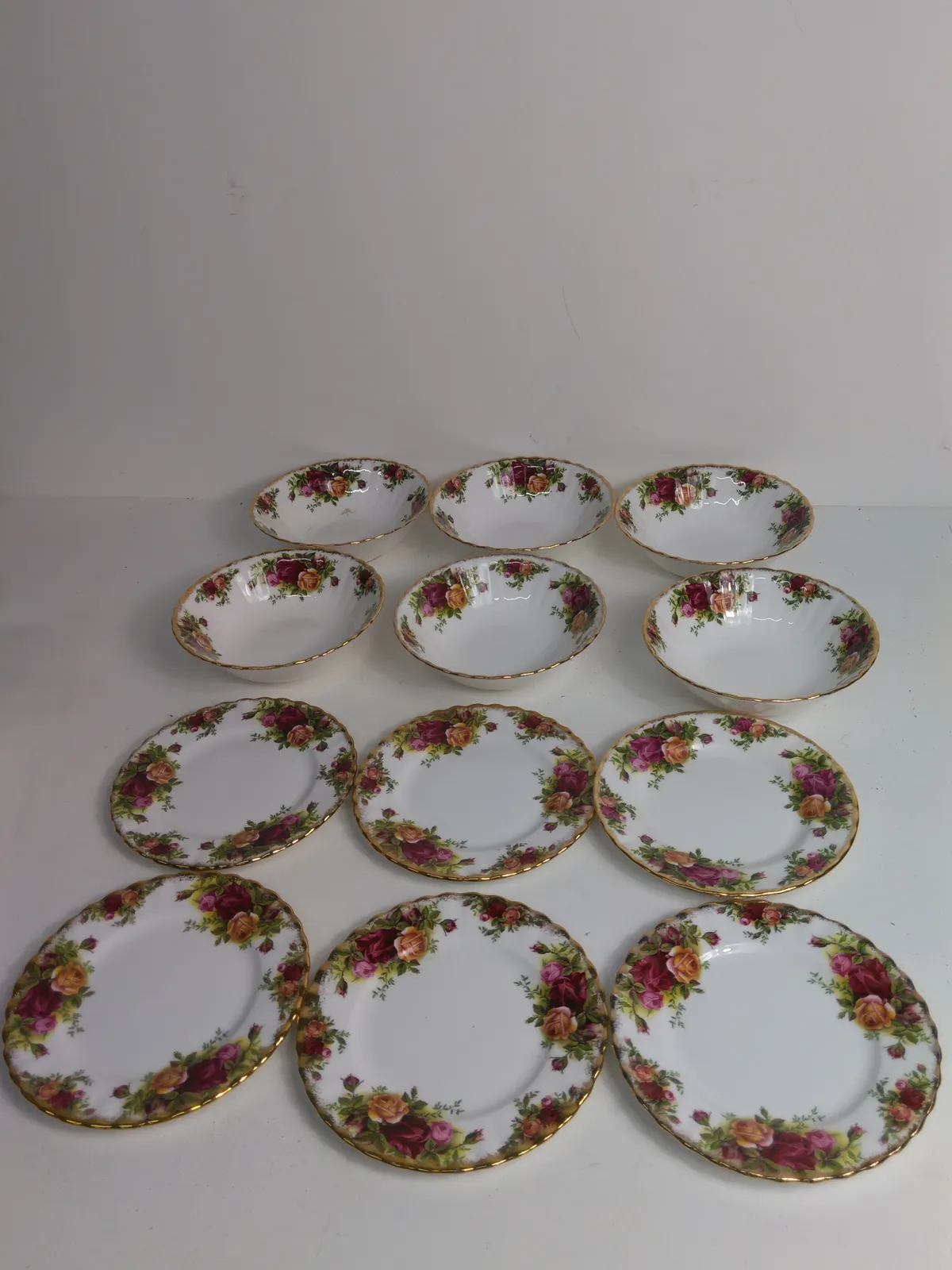 ROYAL ALBERT OLD COUNTRY ROSES  DINNER & TEA SET NOT FULL SET