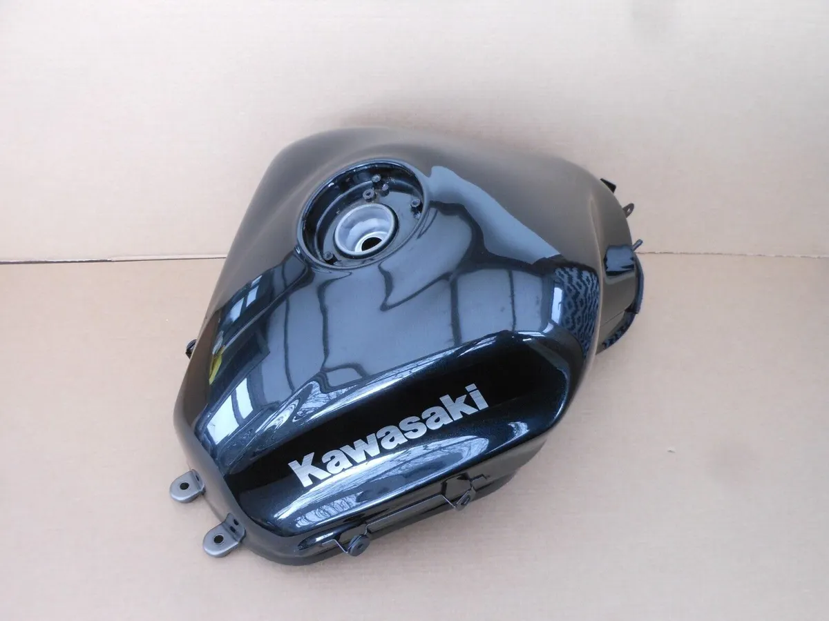 2013 Kawasaki Z1000SX – Fuel Tank – Some Damage