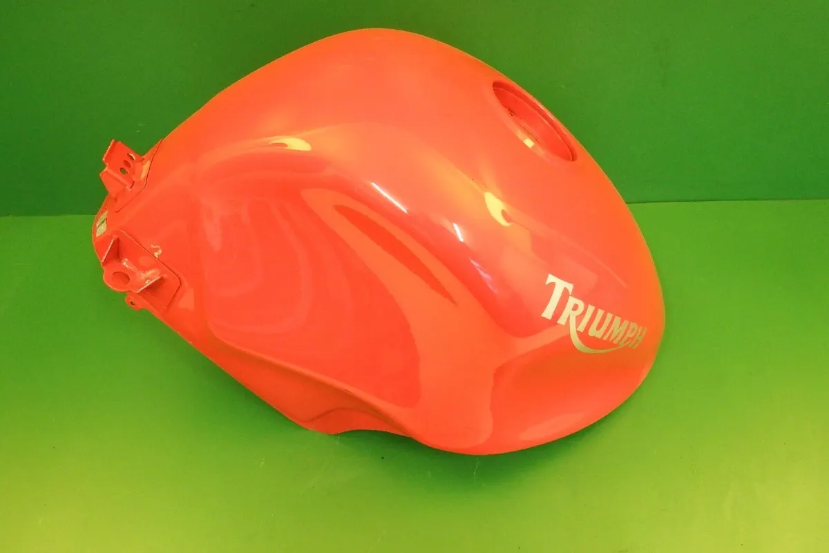 TRIUMPH FUEL PETROL RED tt600 SPEED FOUR dented