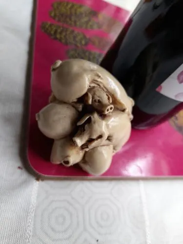 Vintage Hand Crafted Figurine Huddled Piglettes 5cm Fun Object Pigs Netsuke Styl