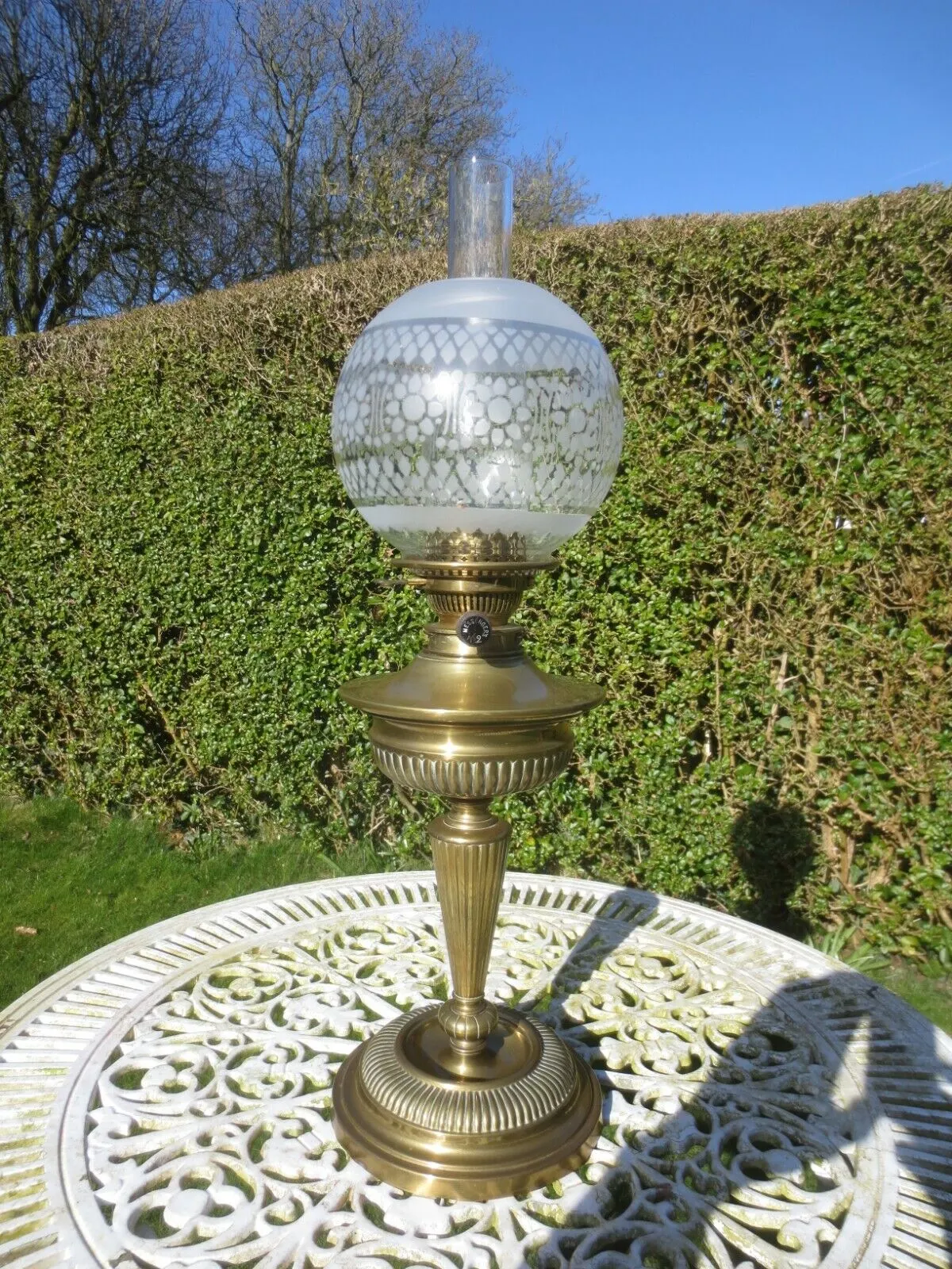 ORIGINAL ANTIQUE VICTORIAN MESSENGERS  BRASS TABLE OIL LAMP & ORIGINAL SHADE