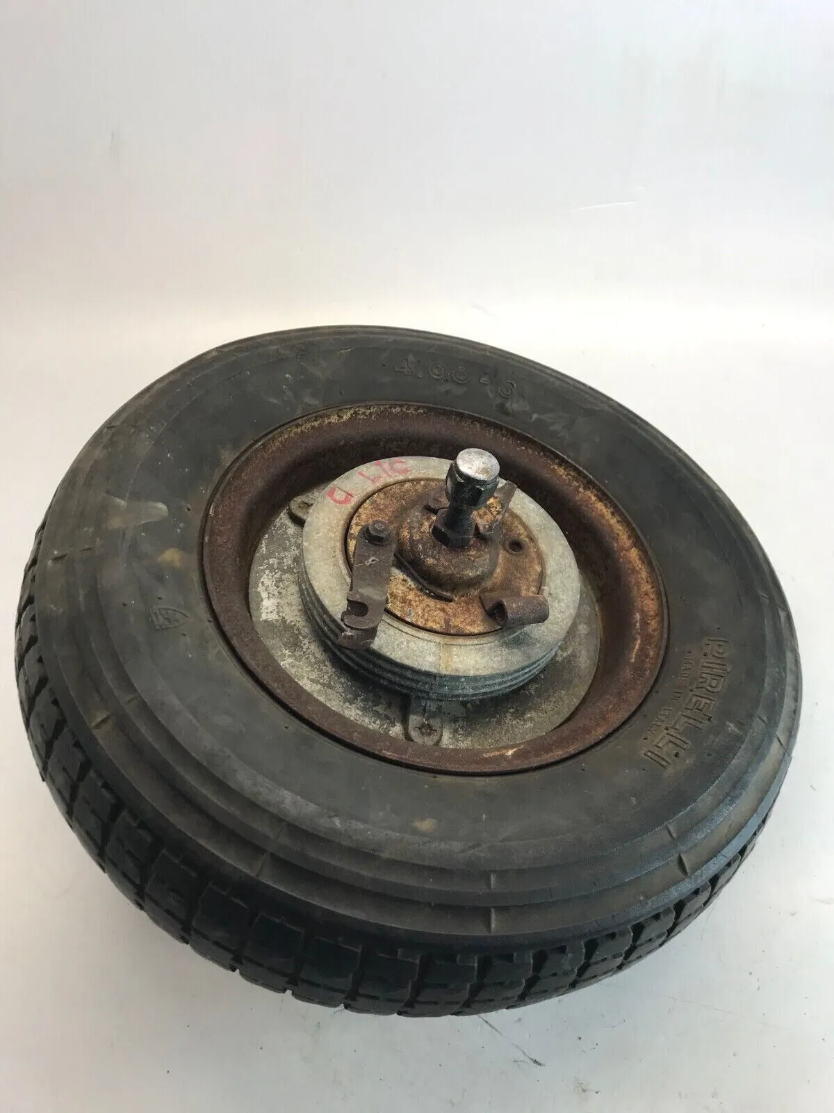 LAMBRETTA Model C & LC front hub rim & Pirelli 400 x 8 tyre 100% innocenti