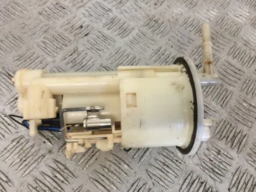 YAMAHA YZF R1 5PW PETROL PUMP  YEAR 2002-2003 (STOCK 899)