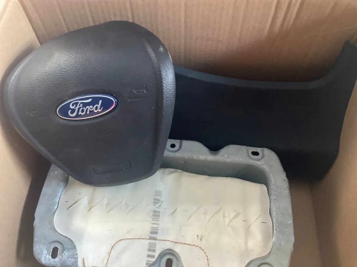 FORD FIESTA MK7 DRIVERS , KNEE AND STEERING WHEEL AB