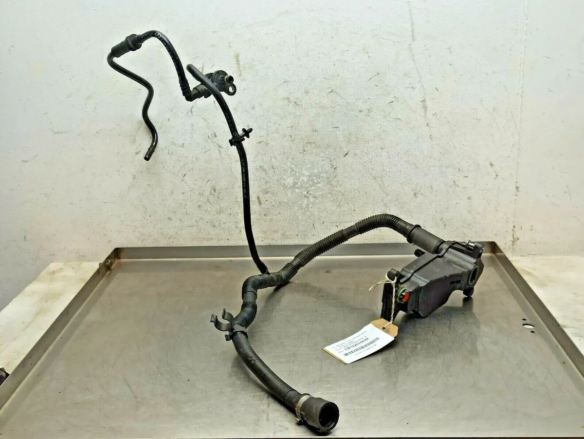 Mercedes Benz W176 13-18 1.6 Petrol Engine Oil Breather Separator A2700104203