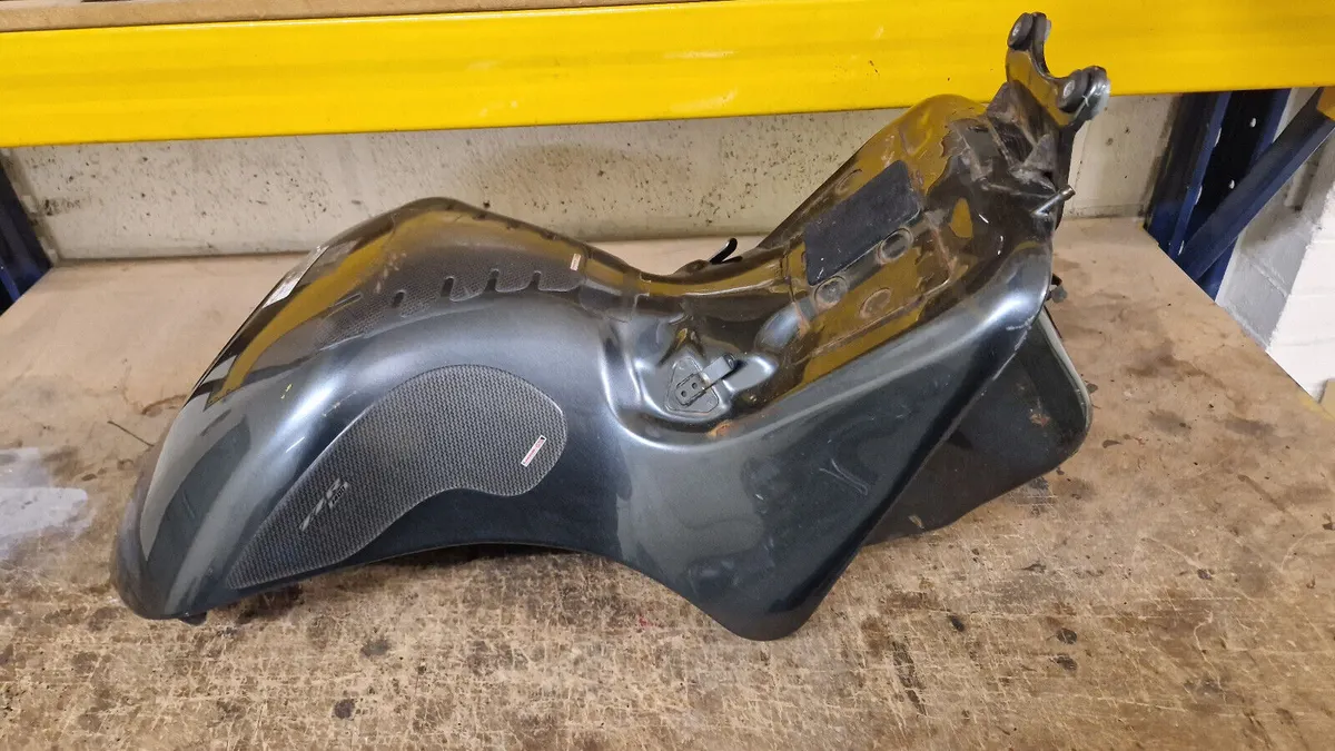 KAWASAKI NINJA ZX14R ZZR1400 GEN 1 2006 - 2011 OEM FUEL TANK