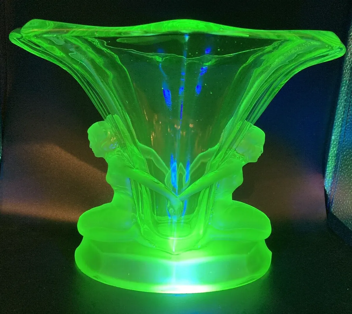 Walther & Sohne "Windsor" Art Deco Uranium Glass Vase 7.5" H Satin glass ladies