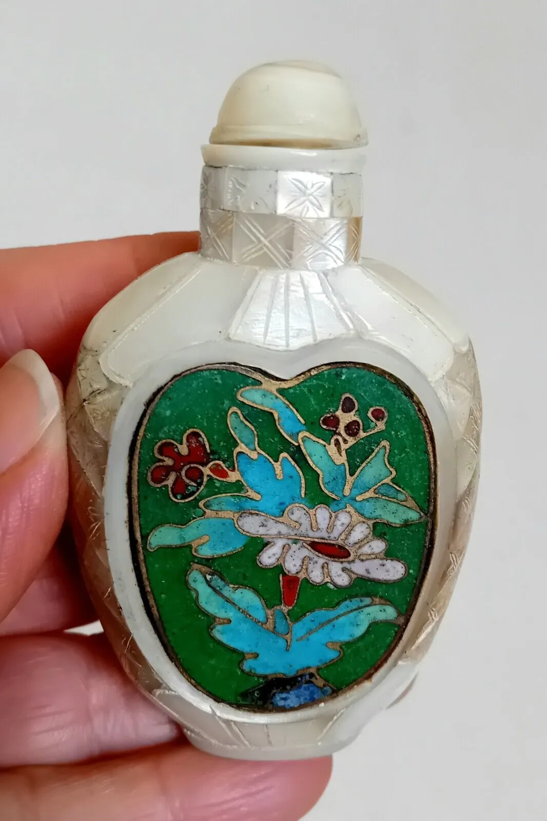 Fine antique Chinese mother of pearl inlay and cloisonné snuff bottle