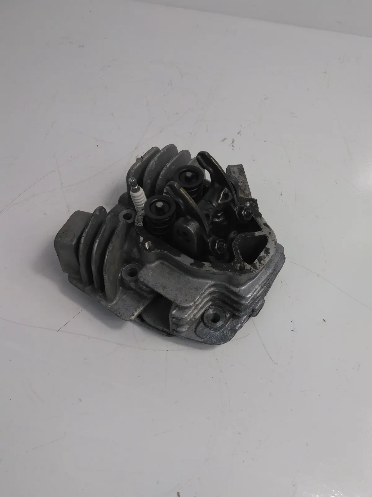 J3800 Y-1 cylinder head X Yamaha G9 golf buggy / J38 petrol engine.