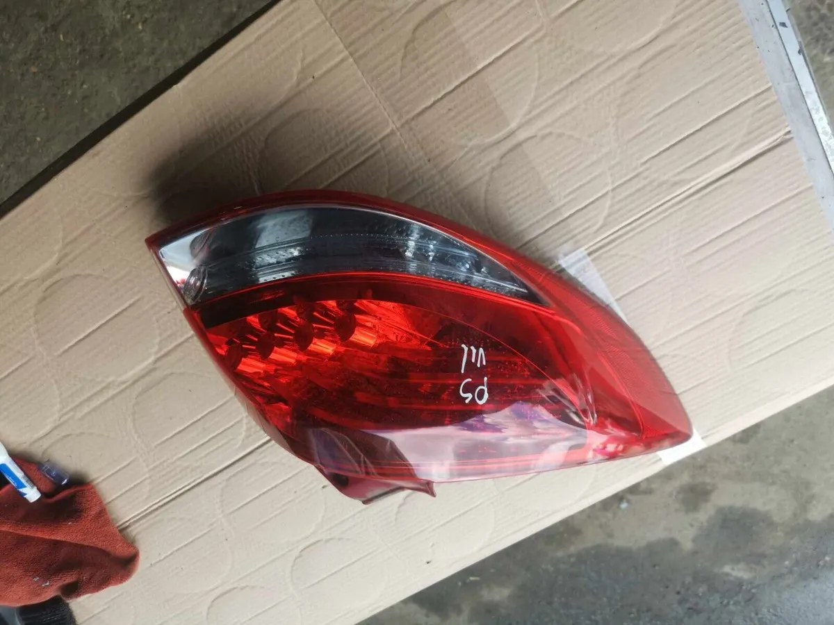 HYUNDAI VELOSTER TAIL LIGHT REAR LEFT PASSENGER SIDE NEARSIDE 2012