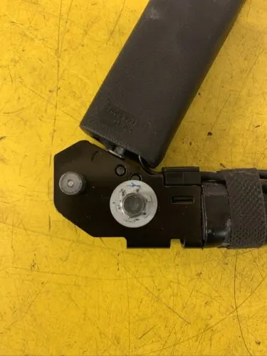 Vauxhall Meriva B Drivers Offside Front Seat Belt Buckle & Pretensioner 13305711