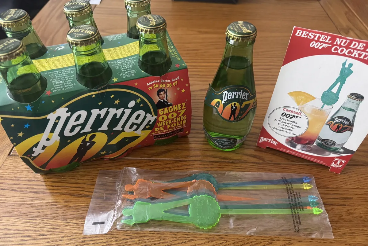 1995 James Bond Goldeneye Film  Perrier Water Bottle SEALED  33cl Plus Standee