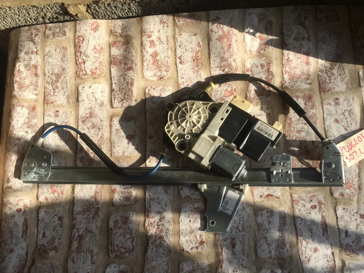 2006 PEUGEOT 307 NS Passengers Left Front Door Window Motor Regulator 9634456980