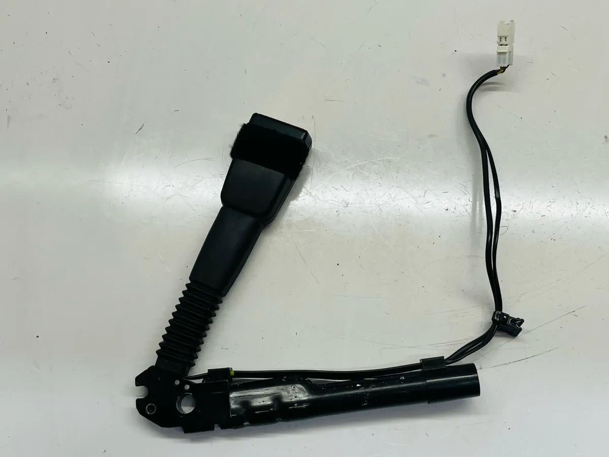 Front Left Seat Belt Buckle BMW 1 Series F20 F21 TRW Genuine 34110143C 2013 Used