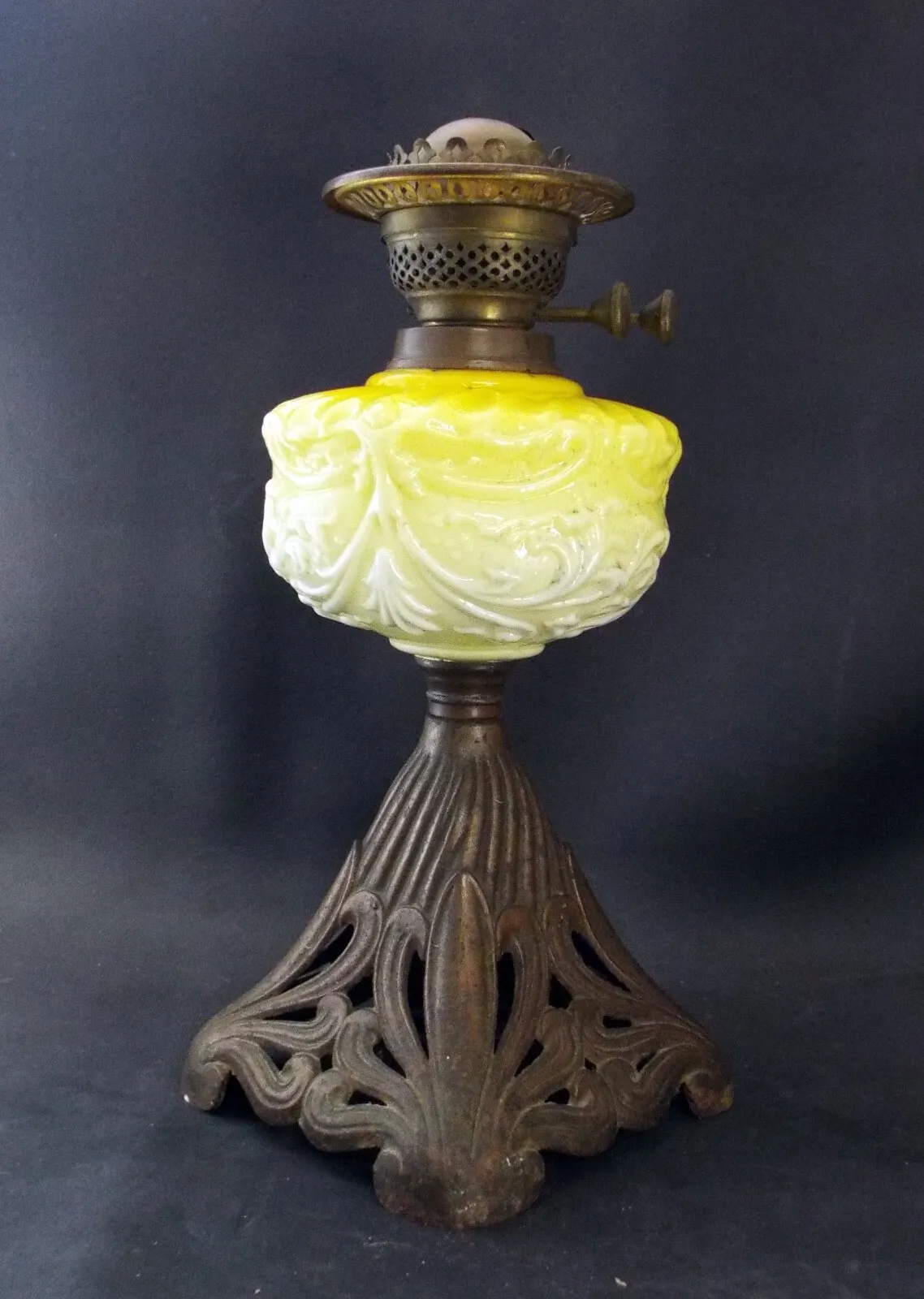 VICTORIAN ART NOUVEAU OIL LAMP - YELLOW GLASS BOWL RESERVOIR - CAST IRON BASE