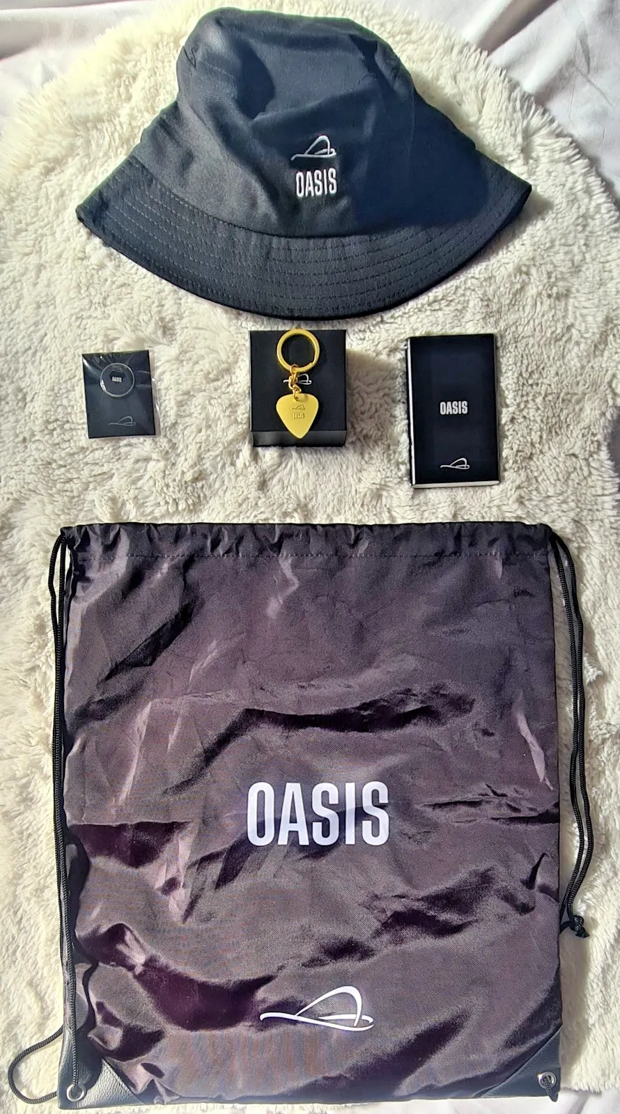 Oasis Wembley 2025 VIP Goodie Bag - Gold Pick, Hat, Badge, Power Bank NEW