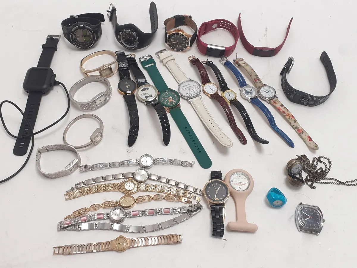 30 Mixed Watches Job Lot - Ladies Gents Quartz Digital Vintage Spares/Repair
