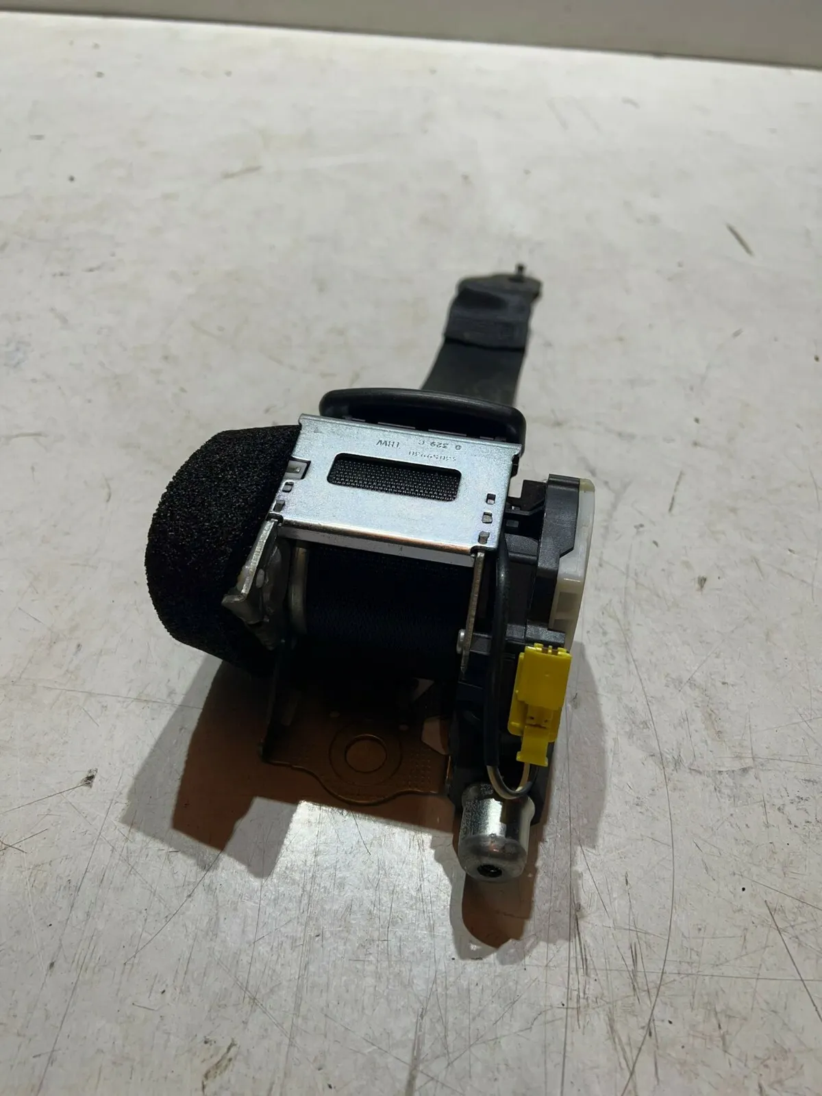 MERCEDES C180 CGI 1.8 2011 REAR PASSENGER SEAT BELT A2048608185 OEM Used