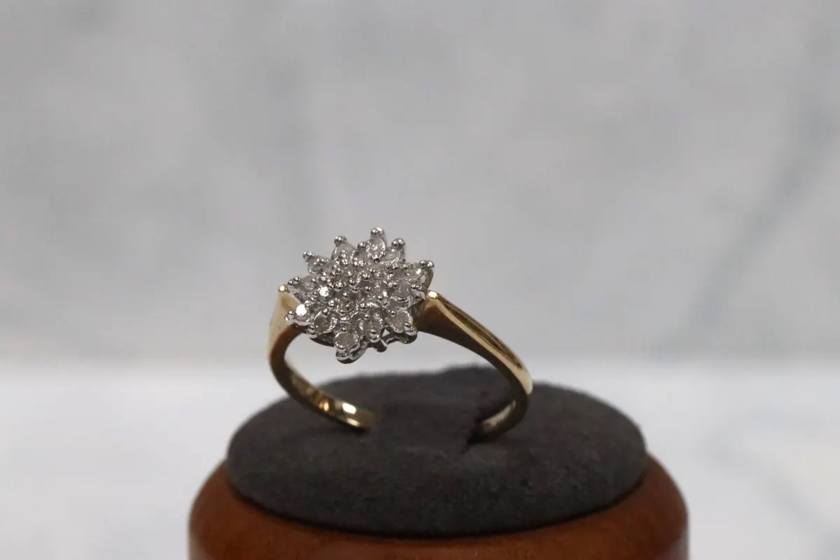 Pre-owned 9ct Yellow Gold Diamond Cluster Ring - Size N½ UK Hallmarked