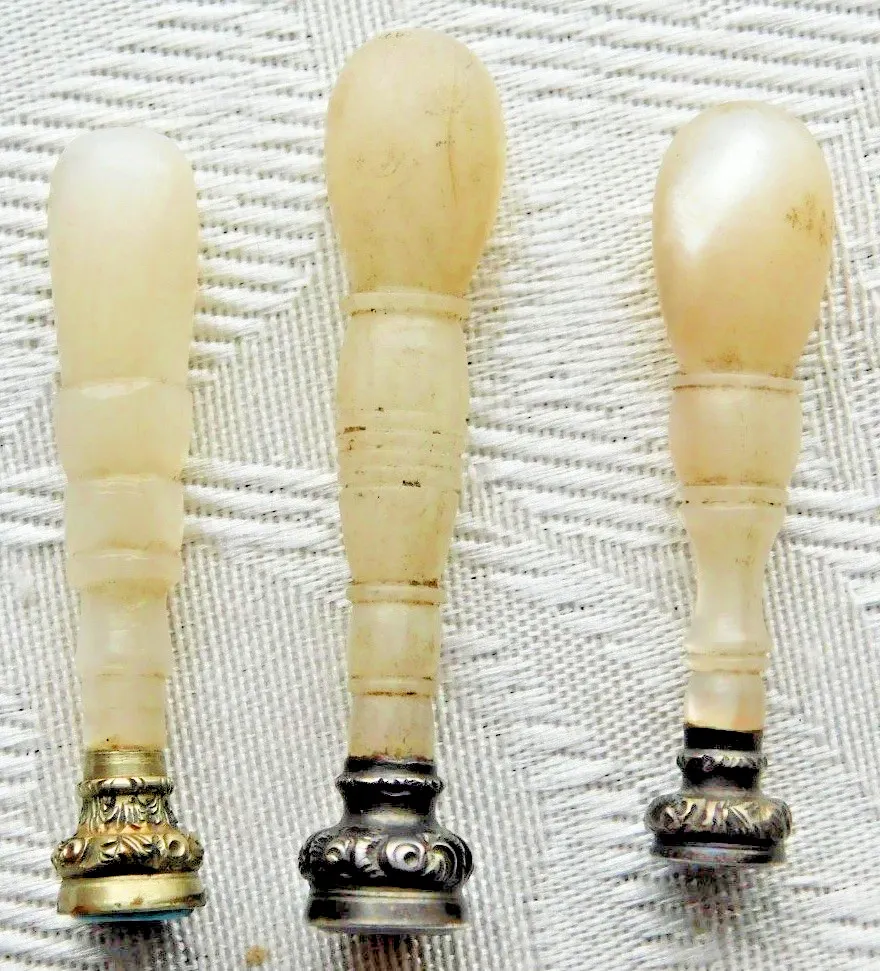 3x GEORGIAN MOTHER OF PEARL SILVER CITRINE SCOTTISH INTAGLIO ETC SEAL STAMP