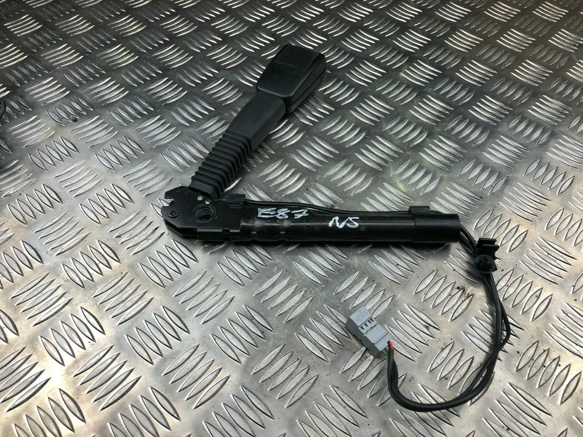 BMW 1 Series E87 LCI E87 E88 Lower Seat Belt With Left Belt