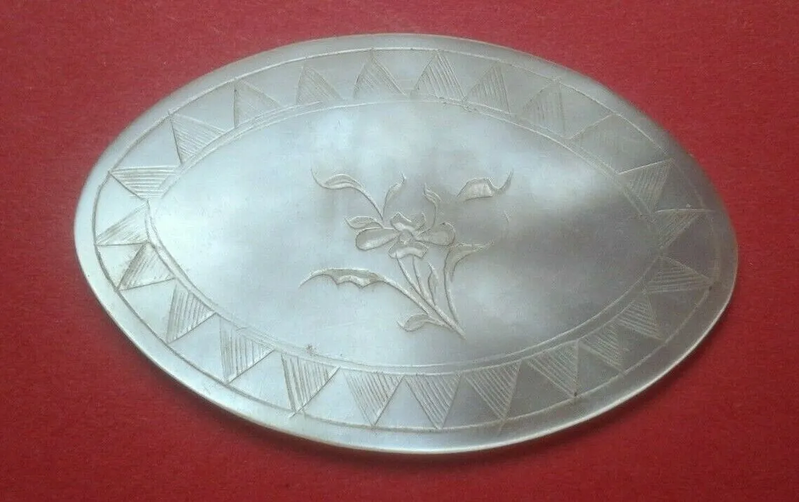 Mother of Pearl Oval-shaped Floral Gaming Token