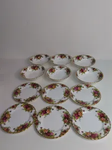 ROYAL ALBERT OLD COUNTRY ROSES  DINNER & TEA SET NOT FULL SET