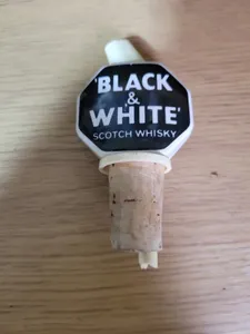 POURER CERAMIC BLACK & WHITE  SCOTCH WHISKY