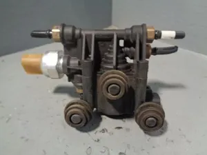 Tank Suspension Relief Valve Block RVH000046 Discovery 3 & 4 Range Rover Sport