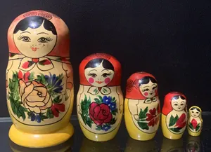 Vintage 5 Russian Nesting Dolls Babushka Matryoshka Hand Paint Set Russia Art