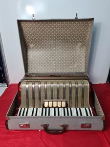 Hohner Concerto iv 120 bass accordion. Excellent Condition. With Case. Ex Pro's.