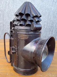 ANTIQUE VICTORIAN HIATT & CO POLICEMAN BULLSEYE LANTERN WITH BURNER